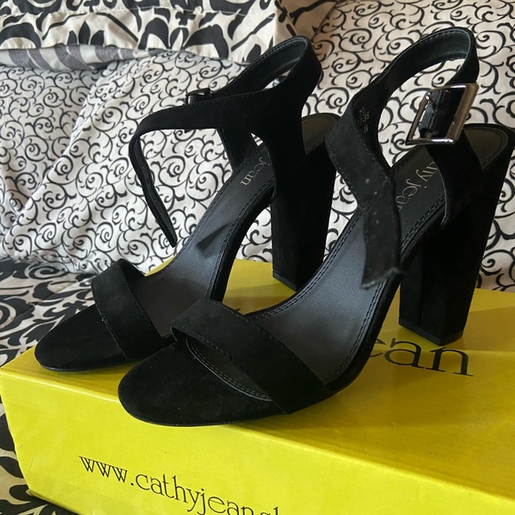 Cathy Jean black suede heels, great condition - Picture 2 of 4